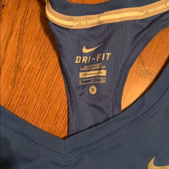 Nike dryfit tank - Picture 3 of 4